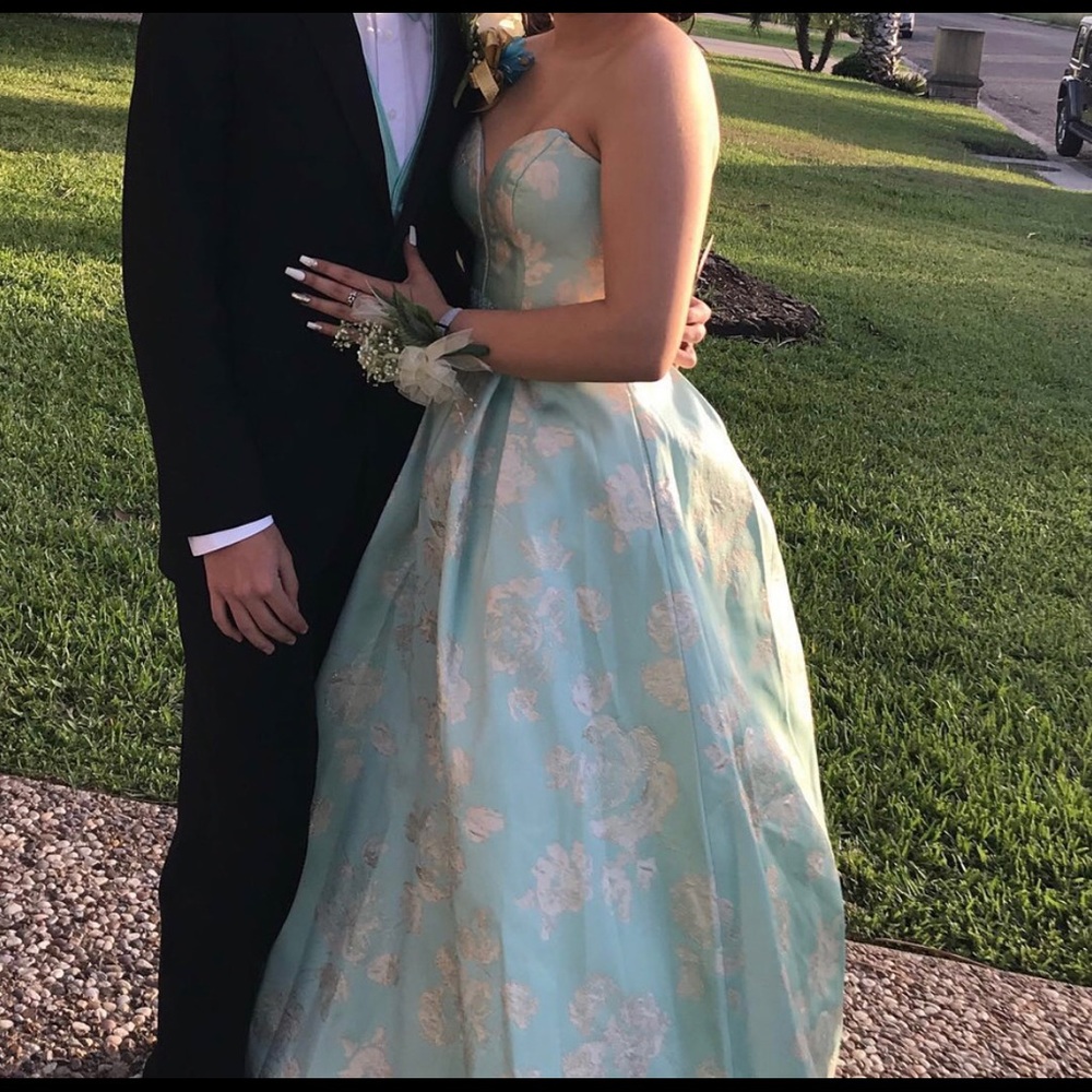 CAMILLE LA VIE PROM DRESS - Picture 7 of 7